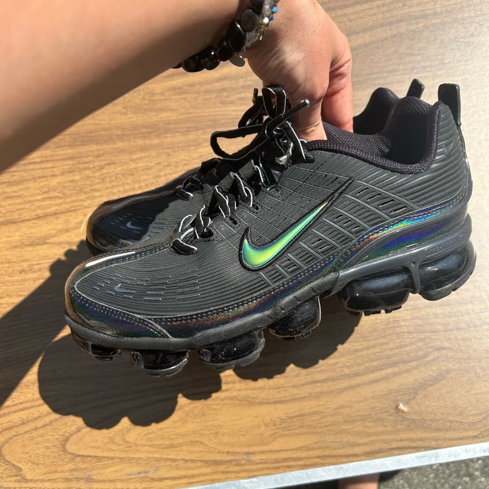Nike women’s vapomax sneaker size 9